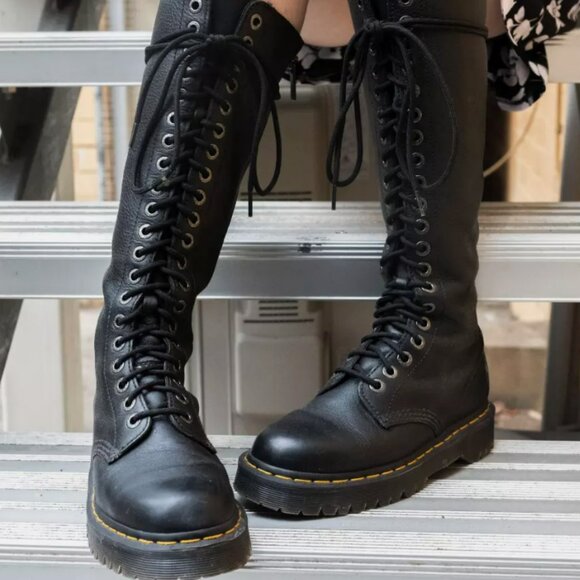 DR MARTENS 1B60 LEATHER VIRGINIA KNEE HIGH BOOTS MSRP$280 SOFT+SUPER COMFORTABLE - Picture 8 of 16